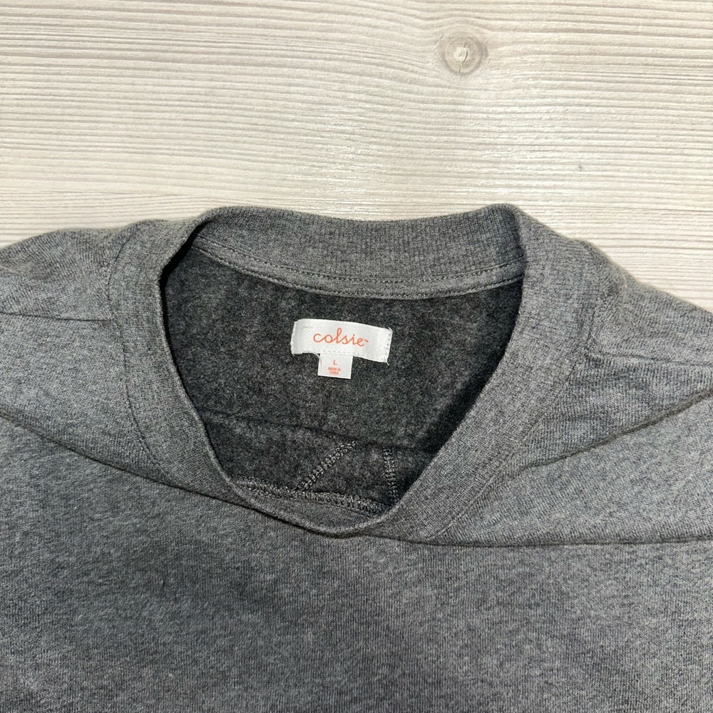 Colsie Gray Cropped Sweatshirt - Picture 2 of 3